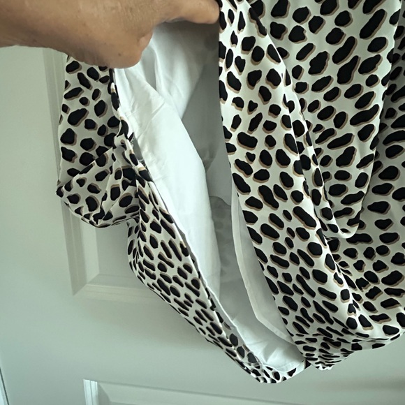 ANN TAYLOR • Animal Print Short Sleeve Dress • 6P • - Picture 4 of 8